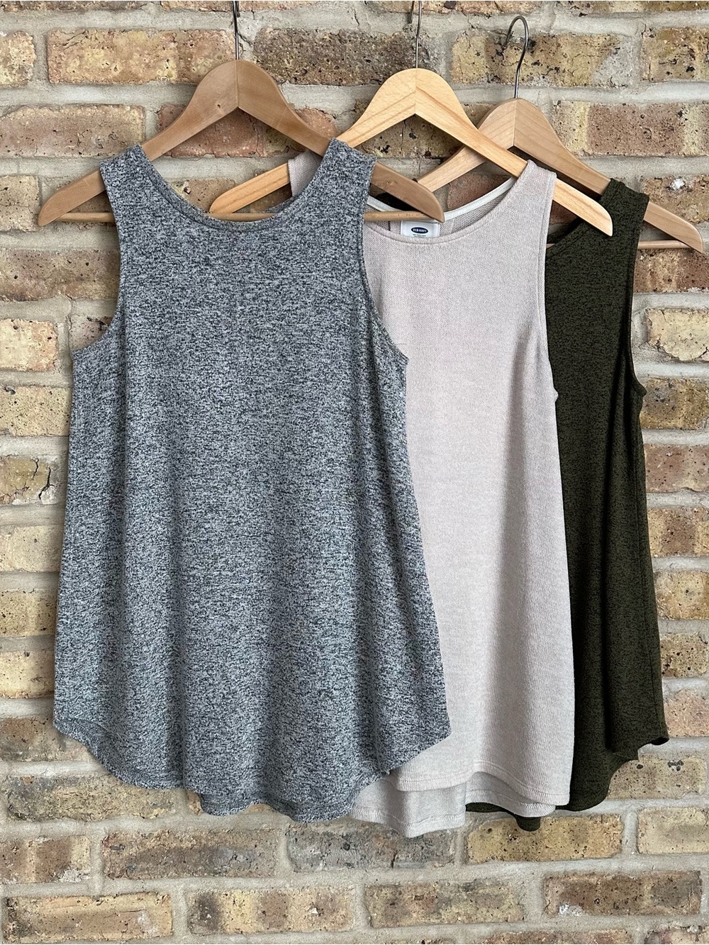Bundle of 3 Old Navy Knit Heathered Tanks in Gray, Taupe, Olive